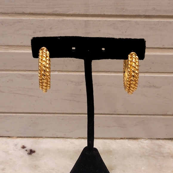 Vtg Cable Hoop Gold Tone Earrings - Picture 4 of 6